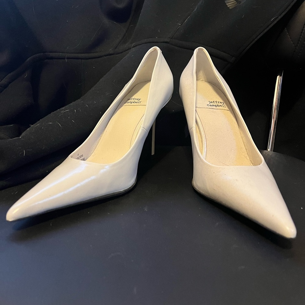 NWOT Jeffrey Campbell White Pointed Toe Stiletto Heels